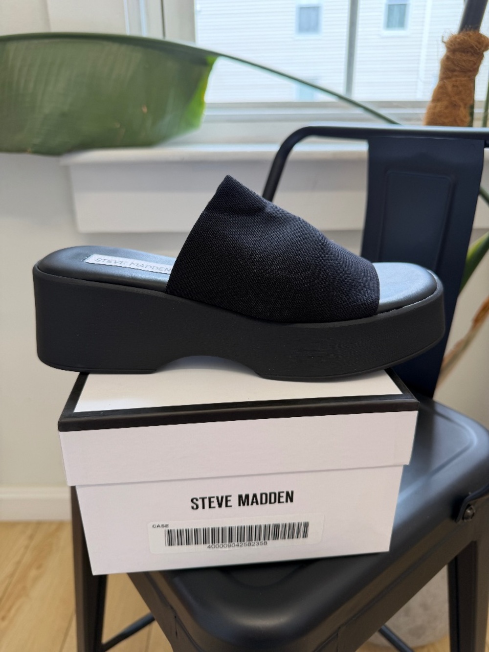 Steve Madden Slinky black slides